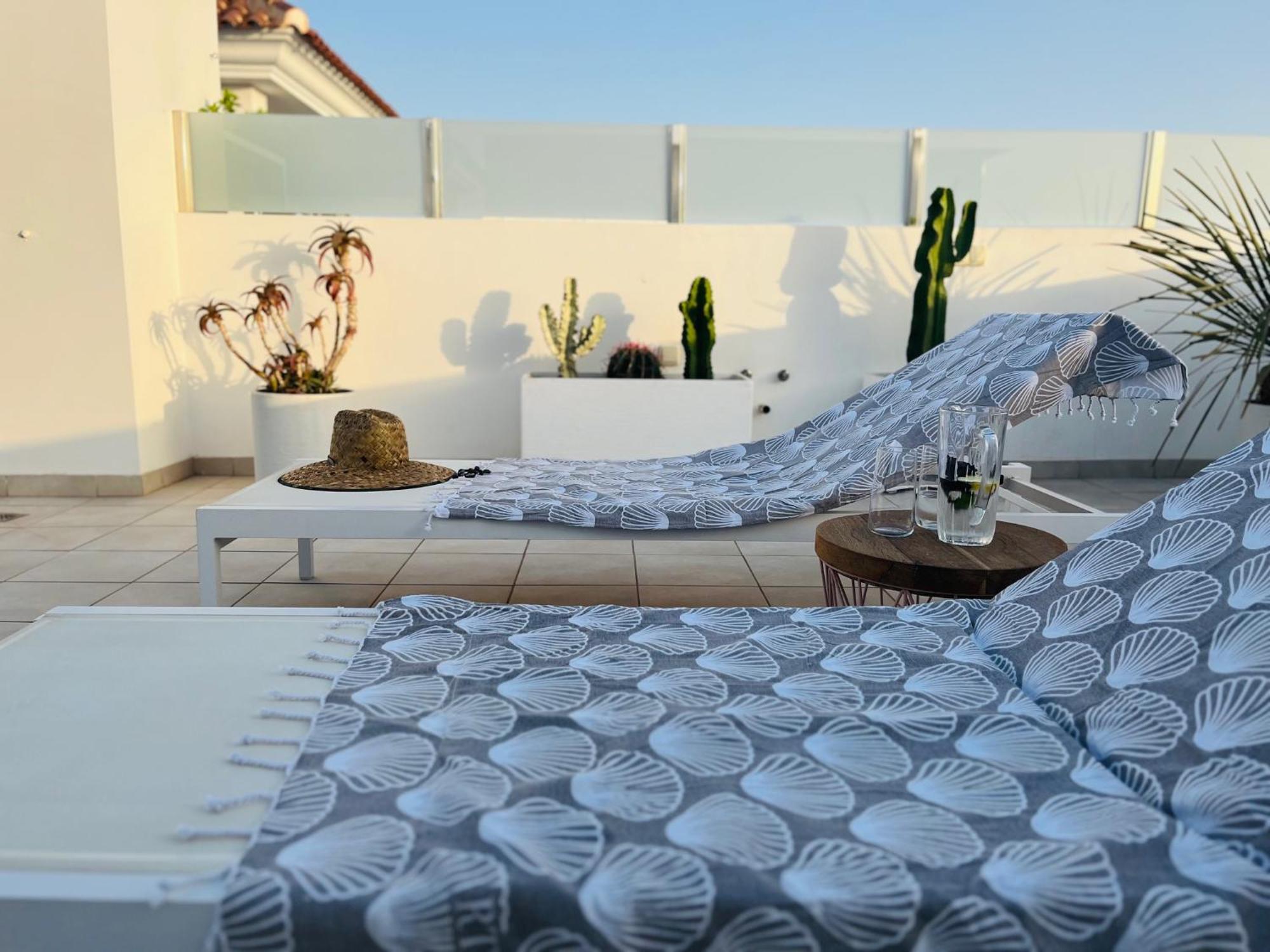 Fortuna Penthouse With Roof Terrace, Ac And Pool Рохалес Экстерьер фото